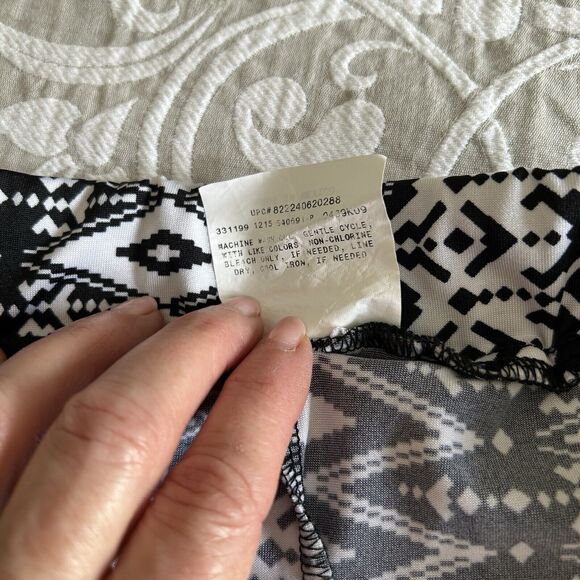 New Directions Shorts Women S Black White Aztec Geometric Jersey Comfy Stretch - Picture 4 of 10